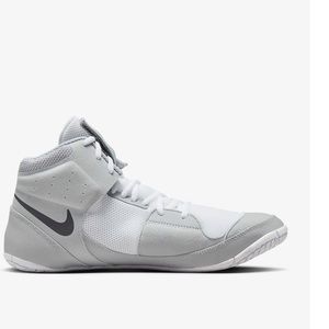 Nike Fury Unisex training shoes Men 9.5 Women 11 Gray